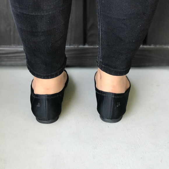 NIB Black/Gold Toe Stretch Comfy Chic Flats - Picture 4 of 8